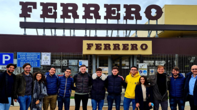 Ferrero ricerca persone da inserire in ufficio e sulla linea di produzione