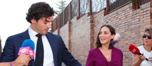 &Iacute;&ntilde;igo Onieva y T&aacute;mara Falc&oacute; hab&iacute;an anunciado su compromiso horas antes de que estallara el esc&aacute;ndalo (Captura de pantalla de Telecinco)