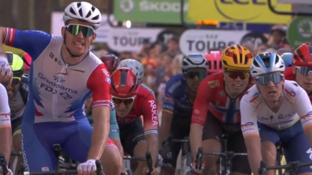Ciclismo, la vittoria di Arnaud D&eacute;mare alla Paris - Tours.