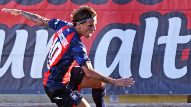 Crotone, vittoria per 2-0 contro l'Avellino