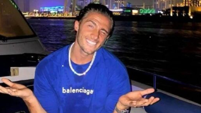 Dylan Thiry cr&eacute;e le scandale avec ce placement de produit cens&eacute; gu&eacute;rir les malades du cancer.