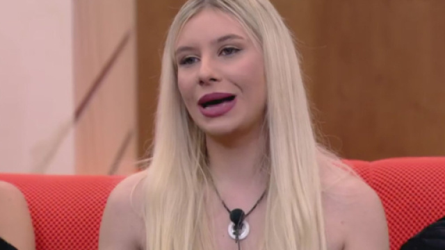 GFVip7, secondo alcuni utenti Micol avrebbe cantato Faccetta Nera: chiesta squalifica.
