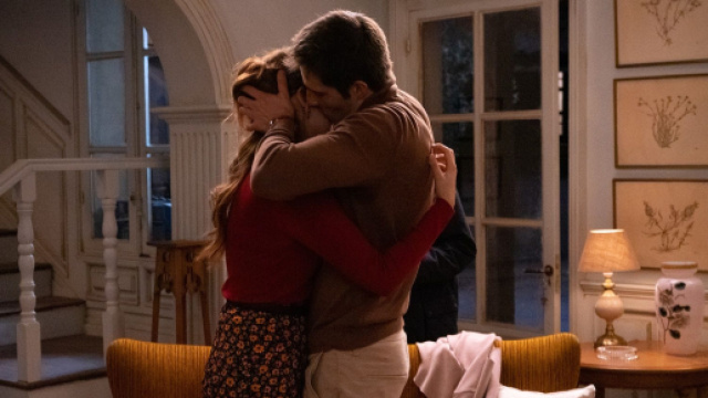 Un altro domani, spoiler al 18 novembre: Julia vorr&agrave; un po' di intimit&agrave; con Sergio.