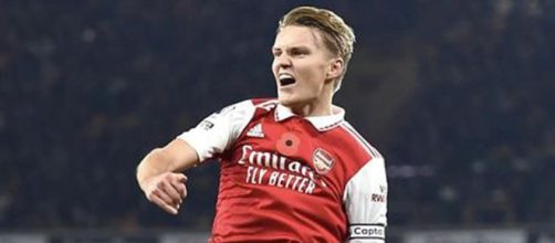 Odegaard marcou os dois do Arsenal (cr&eacute;dito: redes sociais do Arsenal).