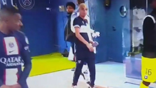 La provocation de Kylian Mbapp&eacute; envers Kays Ruiz dans le tunnel fait le buzz (capture YouTube)