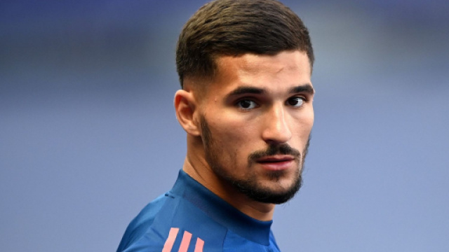 Calciomercato Milan: Aouar potrebbe arrivare subito, Adli e Lazetic andranno in prestito.