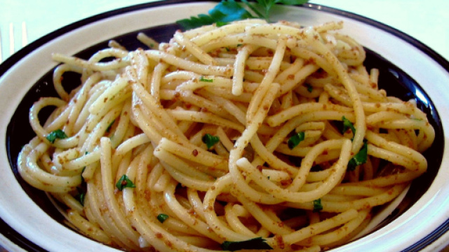 fusilli con salsa al curry, un primo piatto invitante.