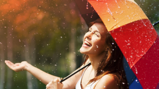 L'oroscopo del giorno 25 novembre: Luna in Capricorno, Acquario vola in amore (2&ordf; tranche).