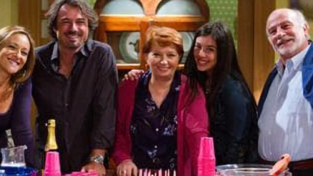 Un posto al sole Silvia, Michele, Teresa, Rossella e Otello.