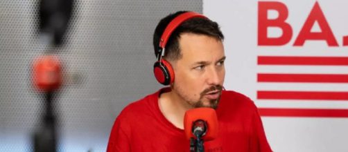 Pablo Iglesias presenta 'Canal Red', la nueva televisi&oacute;n por internet. Fuente: captura Instagram @iglesiasturrionpablo