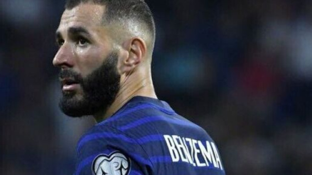 Diego Lugano assure que des joueurs fran&ccedil;ais sont heureux du forfait de Benzema (capture YouTube)