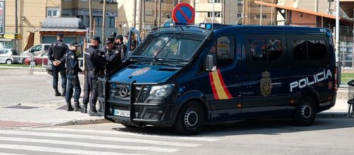 Los agentes de la Polic&iacute;a Nacional acudieron al centro de primera acogida tras el aviso de una empleada (Wikimedia Commons)