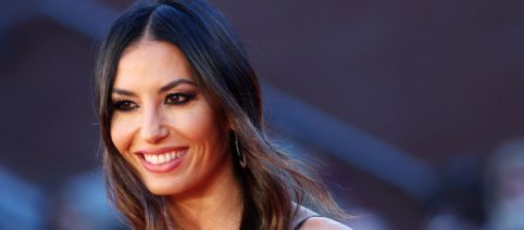 Moda, outfit autunno 2022: stivali cuissardes di Elisabetta Gregoraci e la gonna lunga