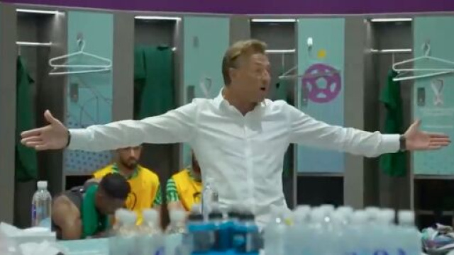 Herv&eacute; Renard motive ses troupes face &agrave; l'Argentine de Leo Messi. (cr&eacute;dit Twitter)