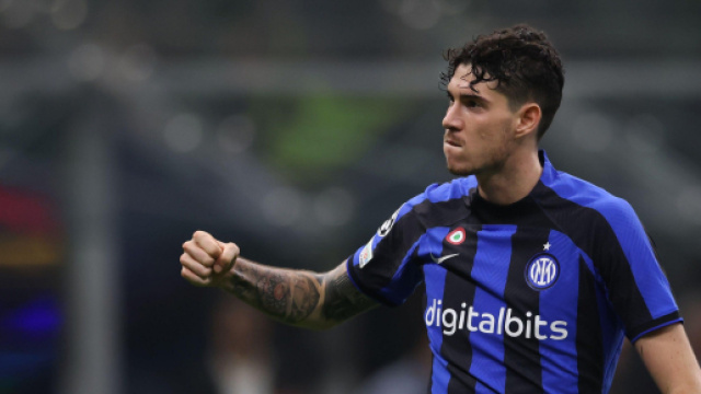 In foto Bastoni, difensore dell'Inter.