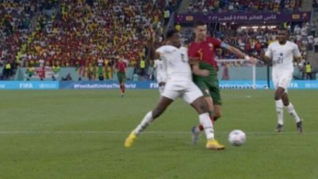 Nabil Djellit ne d&eacute;col&egrave;re pas de l'arbitrage de la rencontre entre le Ghana et le Portugal. (cr&eacute;dit Twitter)