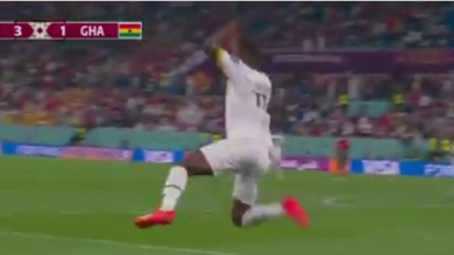 Osman Bukari c&eacute;l&egrave;bre son but comme Cristiano Ronaldo sous les yeux du Portugais (capture YouTube)