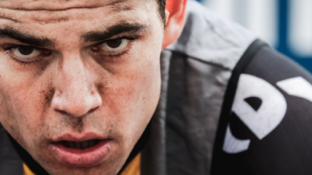Wout van Aert inizia la stagione del ciclocross ad Anversa.