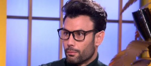 Jorge P&eacute;rez y Alba Carrillo han protagonizado un momento cari&ntilde;oso en una fiesta. Fuente: captura Twitter @fiestatelecinco