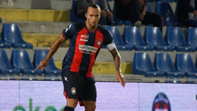Crotone, vittoria di misura targata Mogos