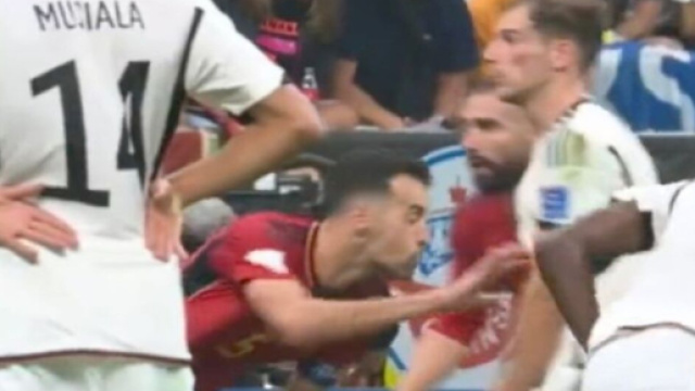 Avec l'Espagne, Sergio Busquets a rencontr&eacute; le mur Goretzka Source : Capture Twitter