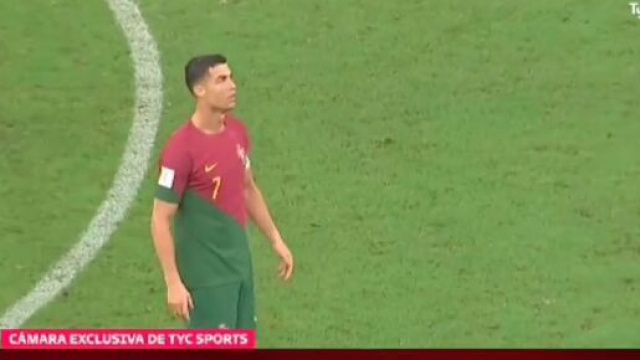 Cristiano Ronaldo agac&eacute; de ne pas avoir marqu&eacute; contre l'Uruguay. (cr&eacute;dit Twitter)