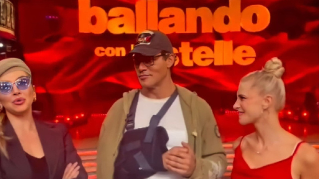 Ballando con le Stelle, Gabriel Garko: 'Il tendine si &egrave; rotto, mercoled&igrave; mi opero'.