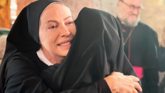 Che Dio ci aiuti 7, Elena Sofia Ricci devastata per l'addio a Suor Angela: 'Sto piangendo'.