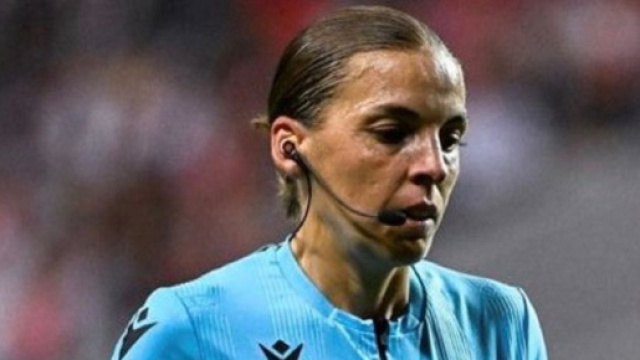 Samir Nasri d&eacute;zingue l'arbitre St&eacute;phanie Frappart qui a dirig&eacute; la rencontre Real - Celtic (capture YouTube)