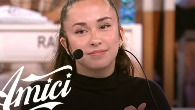 Amici 22, Emanuel Lo avvisa Ludovica: 'Non ti cambio per ora, ci devo riflettere'.