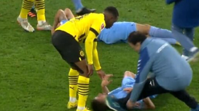 Deux m&eacute;decins blessent des joueurs pendant le match de Dortmund et font le buzz (capture YouTube)