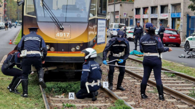 Muore investito da tram, aveva solo 14 anni: Procura indaga per omicidio colposo stradale