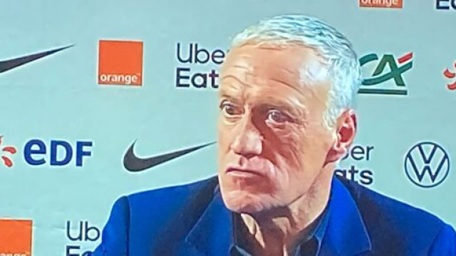 Deschamps tendu au moment de parler de la s&eacute;lection de Giroud. (cr&eacute;dit capture LCL)
