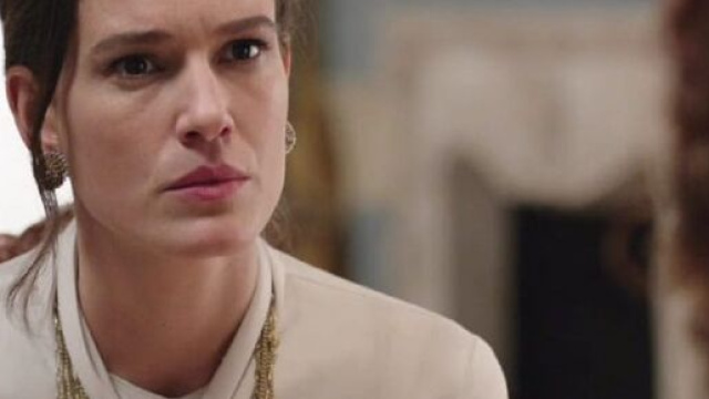 Il Paradiso, episodio del 21/12: Adelaide interroga Matilde sul rapporto con Vittorio.