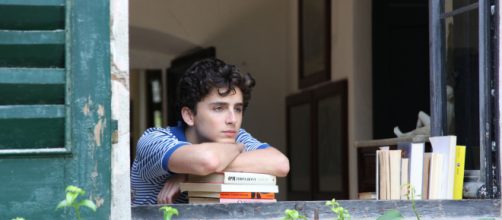 Timoth&eacute;e Chalamet &eacute; Elio, um adolescente que vive seu primeiro amor (Divulga&ccedil;&atilde;o/Warner Bros. Pictures)