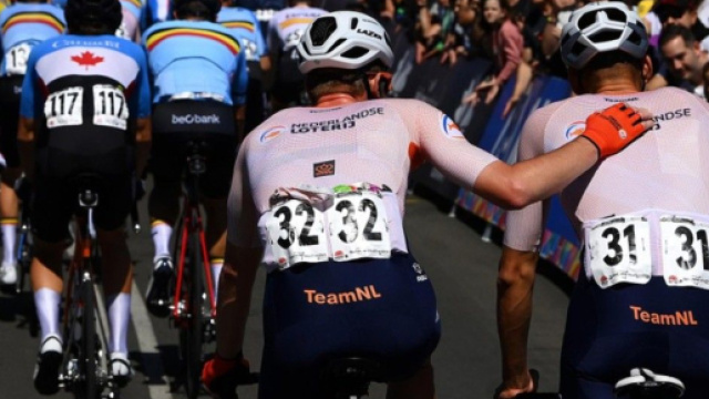 Ciclismo, il ritiro di Mathieu Van der Poel ai Mondiali di Wollongong.