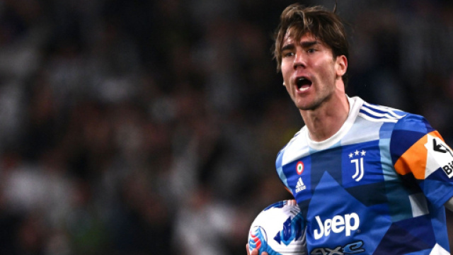 Il Milan vuole Vlahovic, Psg su Calhanoglu dell'Inter.