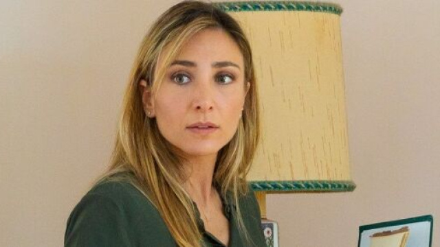 Un posto al sole puntate settimanali al 23 dicembre, Lia Longhi.