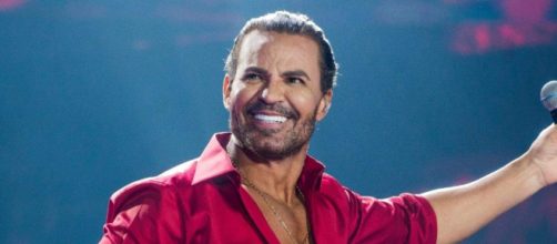 Eduardo Costa &eacute; acusado de ser preconceituoso com rep&oacute;rter trans do 'TV Fama' (Divulga&ccedil;&atilde;o))