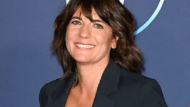 Estelle Denis s'affiche publiquement avec son nouveau compagnon (capture YouTube)