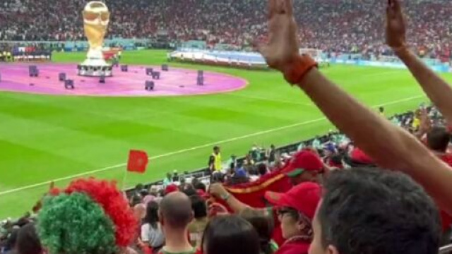France - Maroc : la Marseillaise siffl&eacute;e, certains supporters marocains montrent l'exemple (capture YouTube)