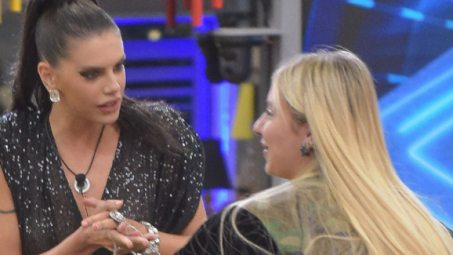 GFVip7: Antonella insinua che Micol abbia chiesto a Tavassi di non parlare con lei (Clip).