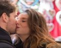5 frasi romantiche da inviare al partner per augurargli un Buon Natale 2022: 'Sei il mio Natale'