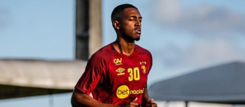 Gabriel Santos j&aacute; treina com o elenco (Rafael Bandeira/Sport Club do Recife)