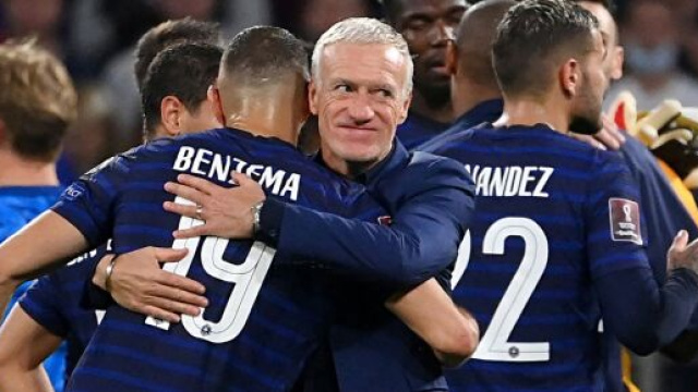 Deschamps en voudrait &agrave; Benzema pour son comportement lors du dernier Ballon d'Or. (cr&eacute;dit Twitter)