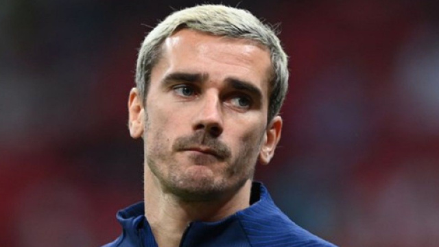 Qatar 2022 : Th&eacute;o Griezmann affiche sa valise LV, les internautes le taclent et il r&eacute;pond (capture YouTube)