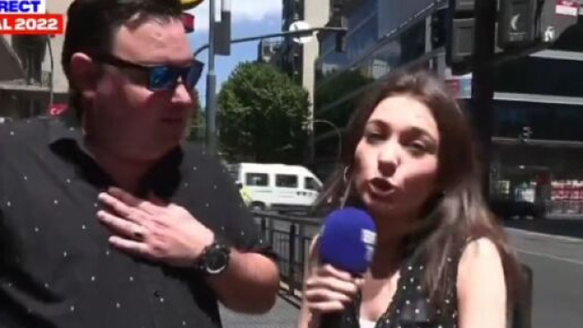 Coupe du monde : Les propos pol&eacute;miques d'un supporter argentin mettent mal &agrave; l'aise la journaliste (capture BFMTV)