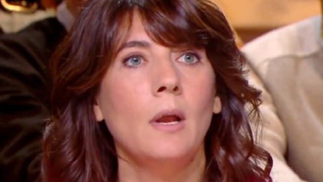 Estelle Denis &eacute;voque une addiction qui la rend folle (capture YouTube)