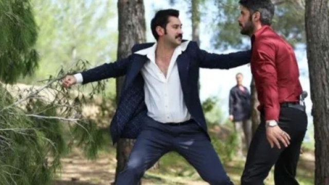 Terra Amara, finale prima stagione: Akkaya uccide Ercument per aver abusato di Gulten.
