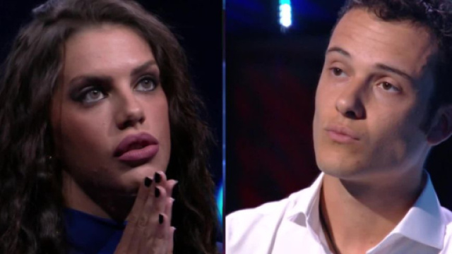 Grande Fratello Vip, Antonella sgrida Edoardo: 'Quando passa l'aereo, voglio baci e abbracci'.